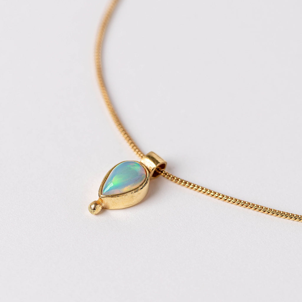 Ame Fall Necklace con ópalo etíope y baño de oro de INDIGO