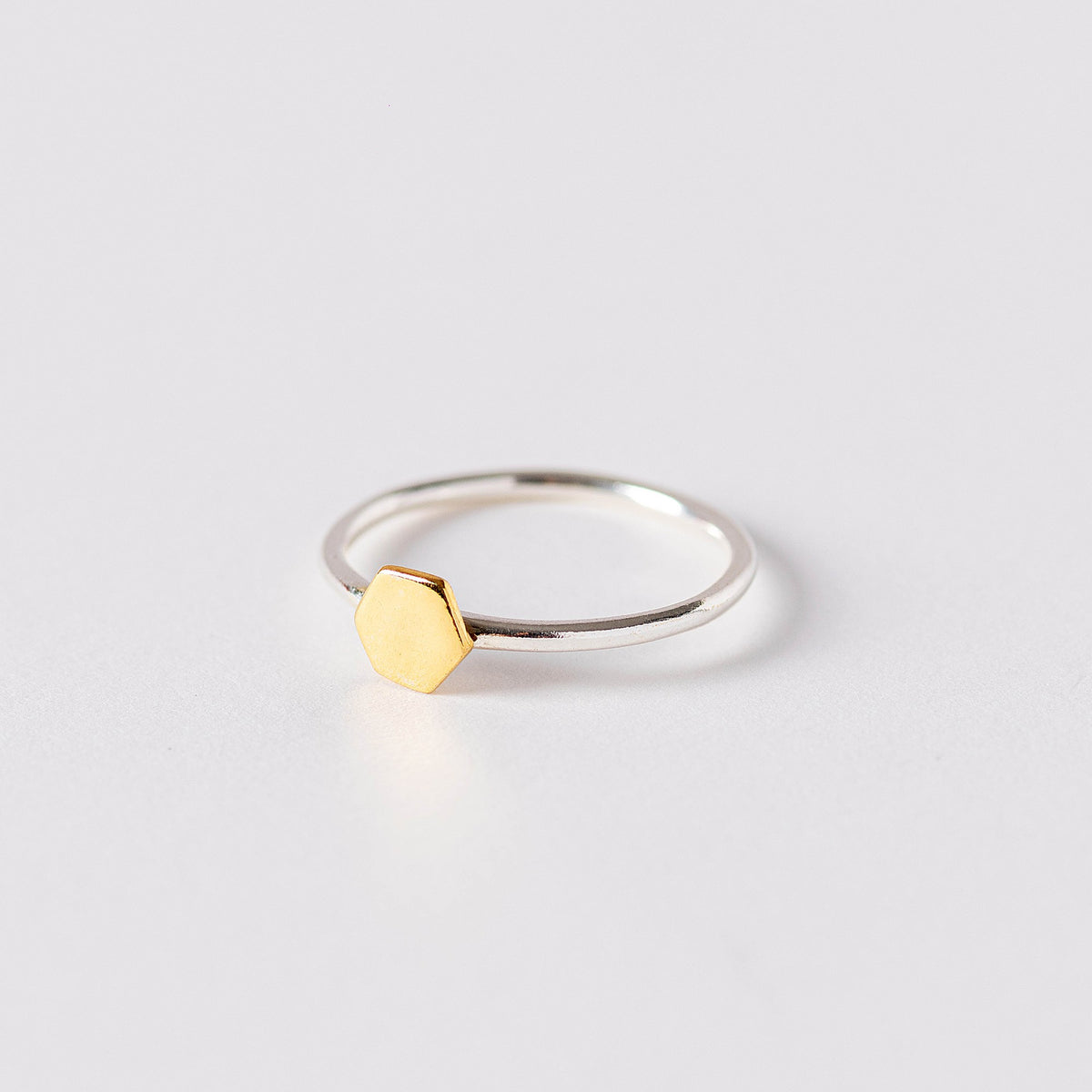 Argent Hexagon Ring de INDIGO