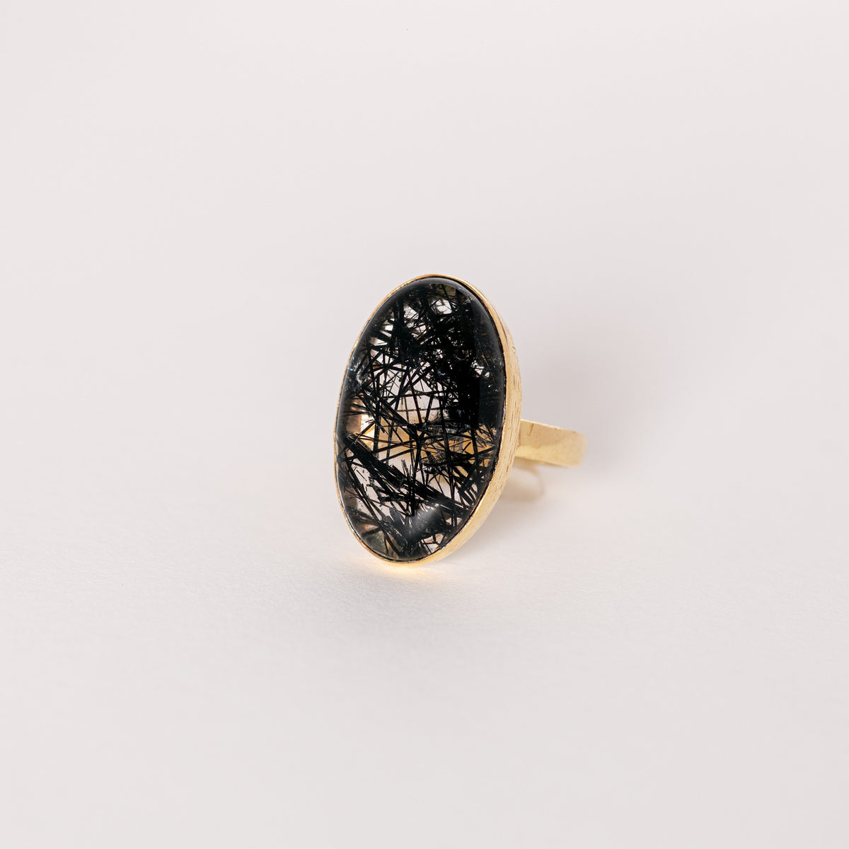 Black Veil Ring de INDIGO