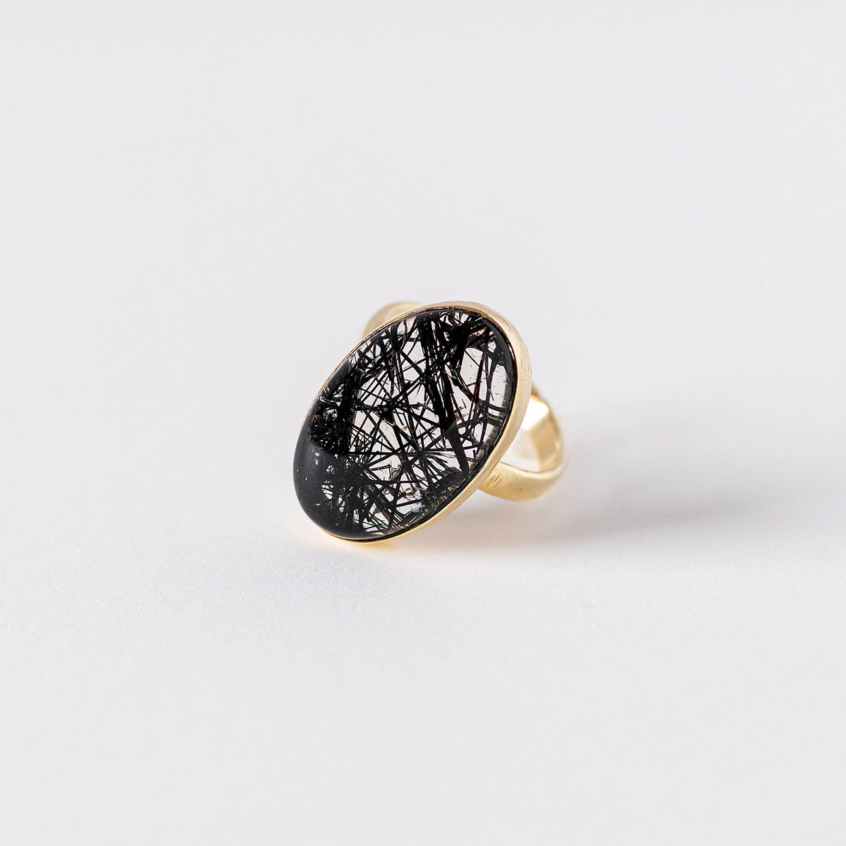 Black Veil Ring de INDIGO