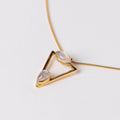 Eira Necklace con dos piedras luna y baño de oro de INDIGO