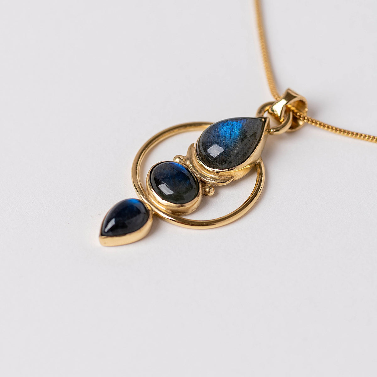 Elara Necklace con rutilo dorado y baño de oro de INDIGO
