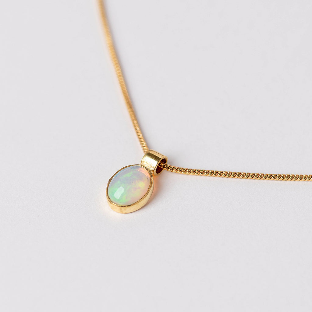 Nami Necklace con ópalo etíope y baño de oro de INDIGO