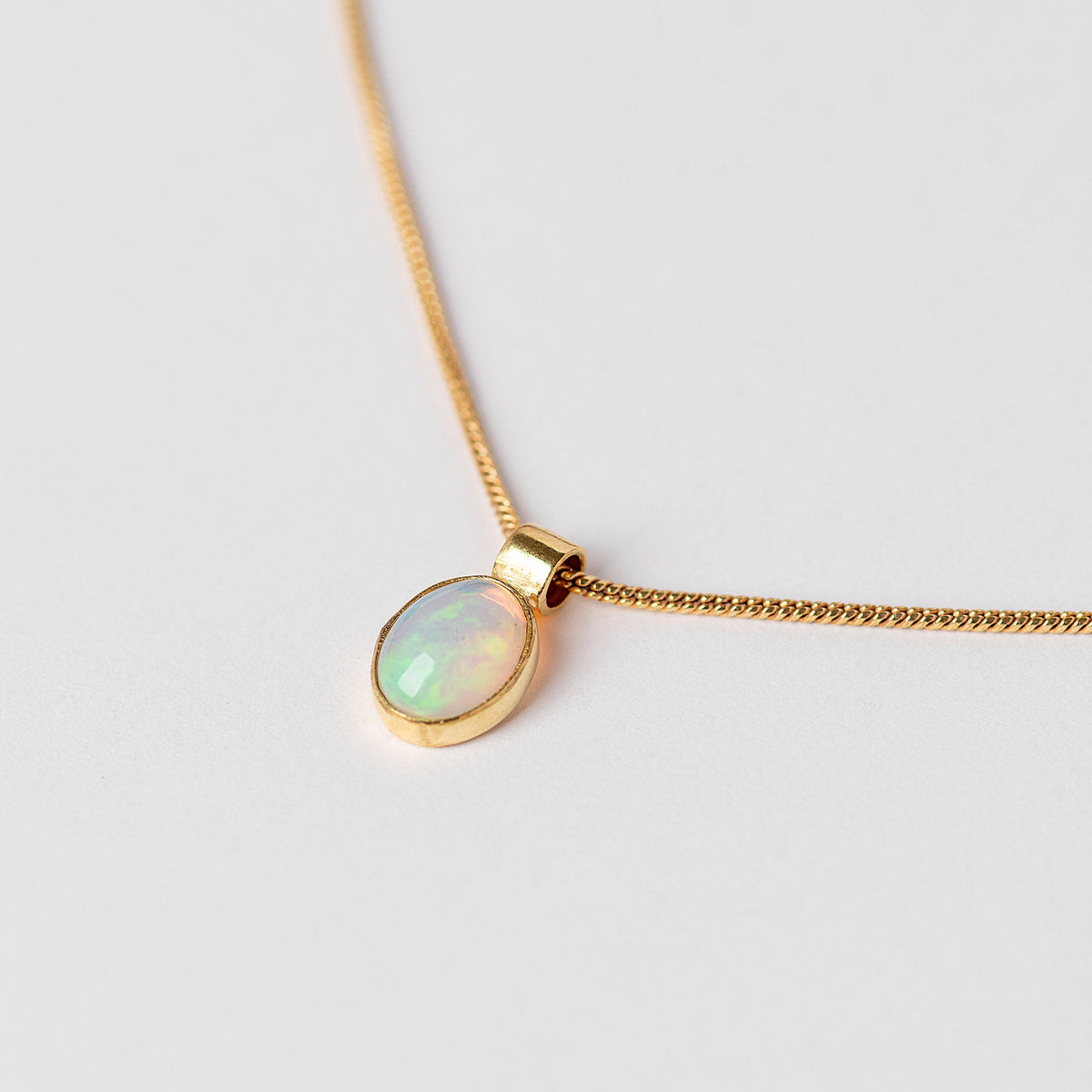 Nami Necklace con ópalo etíope y baño de oro de INDIGO