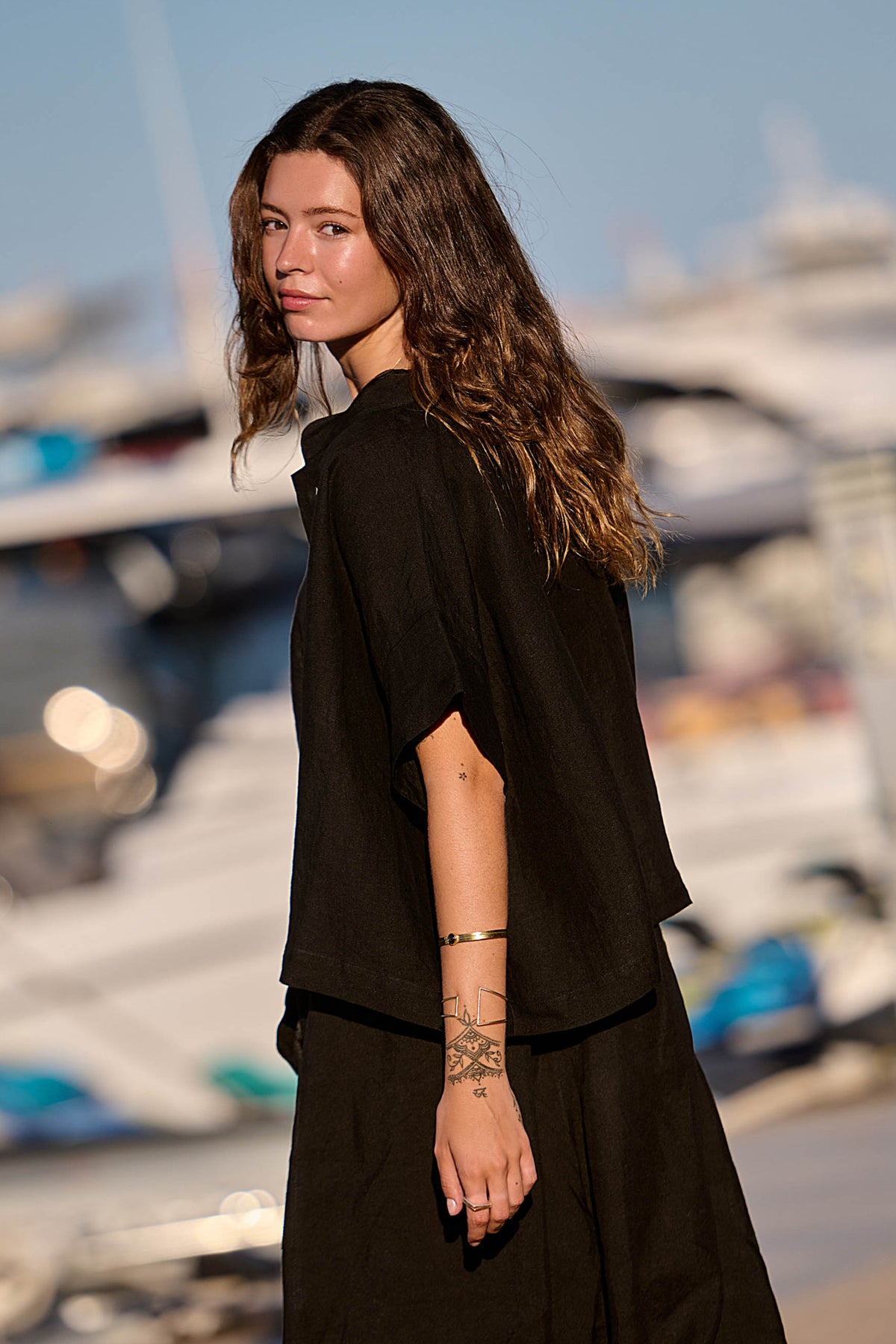 Pulsera Nara con rutilo negro y baño de oro de INDIGO