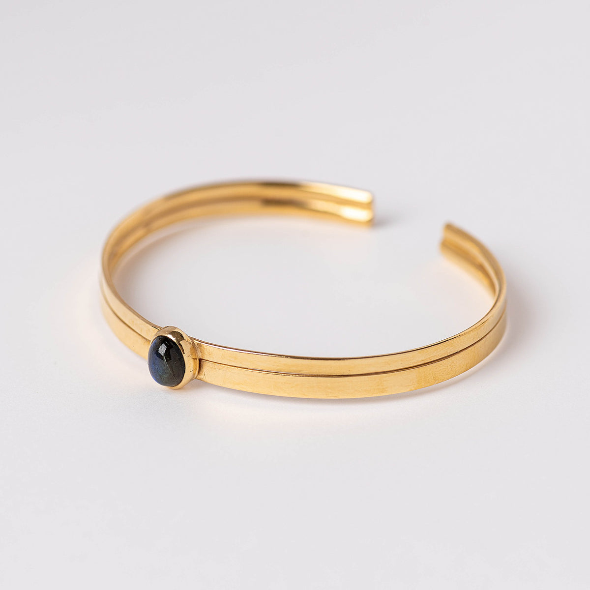 Pulsera Nara con piedra luna y baño de oro de INDIGO