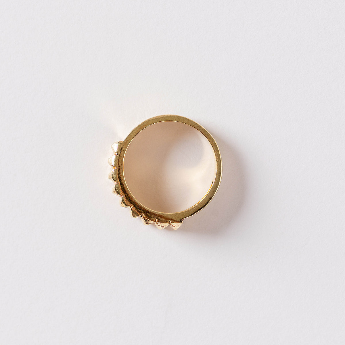 Pyramid Ring de INDIGO
