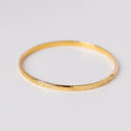 Pulsera rígida con textura de roca y baño de oro de INDIGO