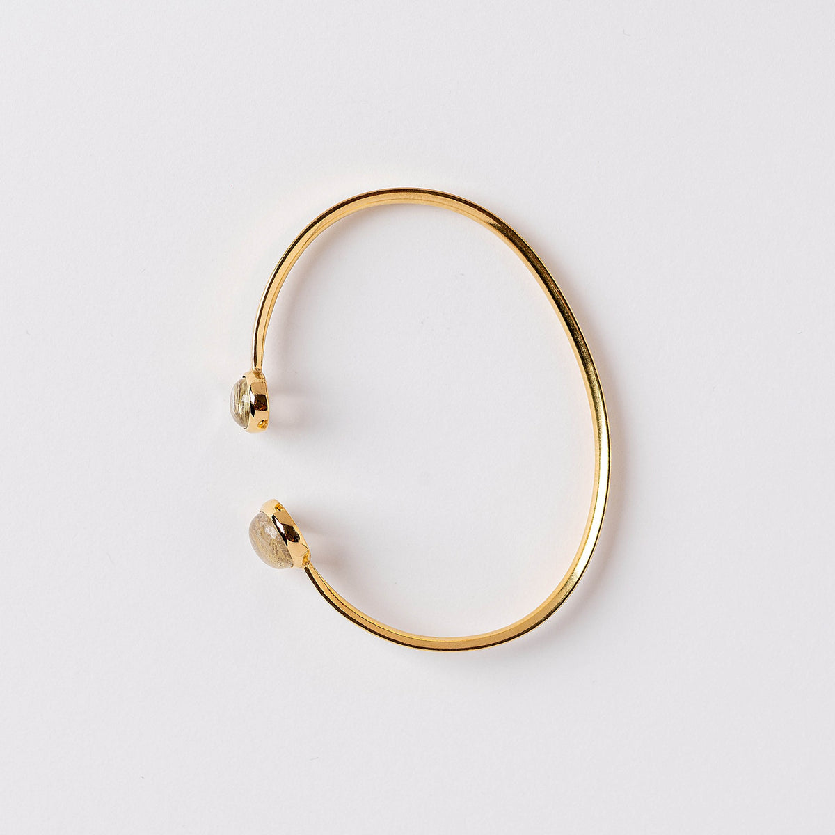 Pulsera Sora con piedra luna y baño de oro de INDIGO