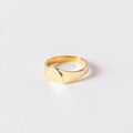 Triangle Signet Ring de INDIGO