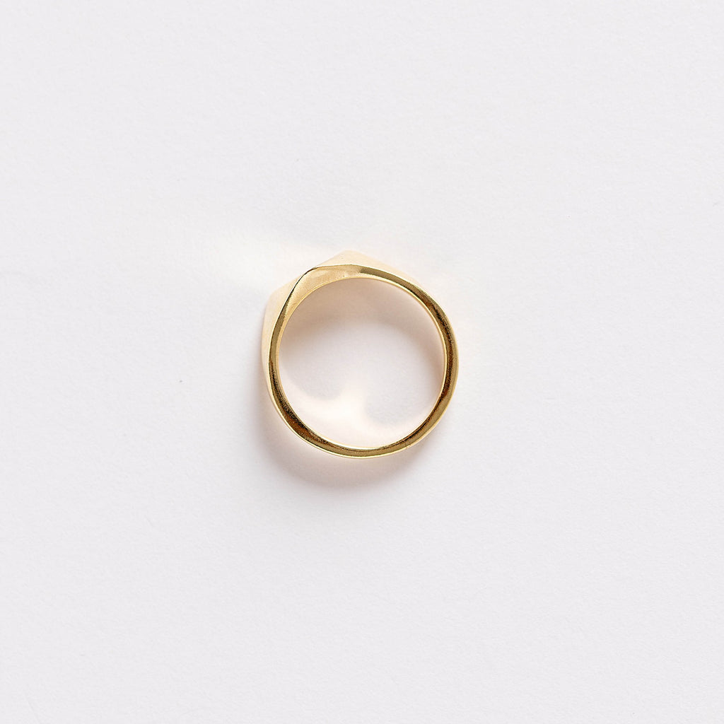 Triangle Signet Ring de INDIGO