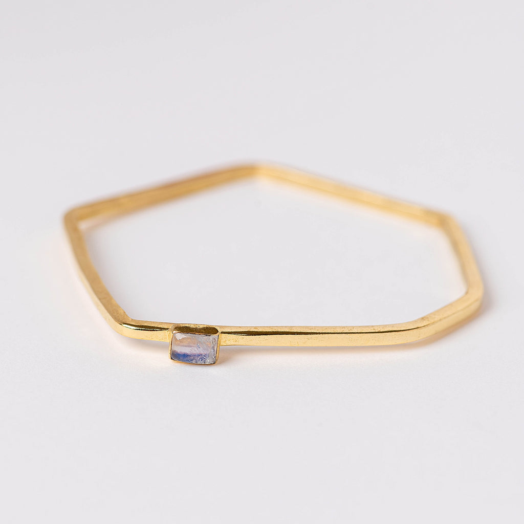 Pulsera rígida con piedra luna y baño de oro de INDIGO
